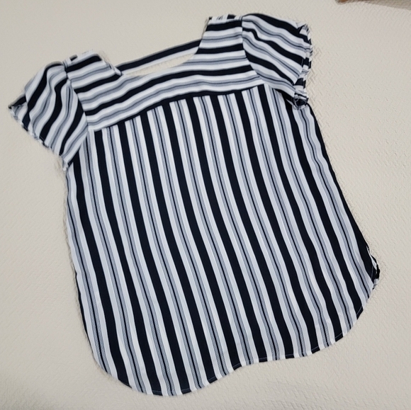 LOFT Striped Black and White Women's Top Flutter Sleeves Size Small - Picture 5 of 15